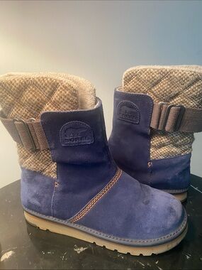 Sorel Navy Blue Suede Boots. Women’s Size 7